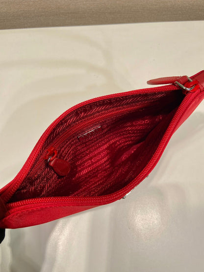 SAC À BANDOULIÈRE 24 AVEC LOGO TRIANGLE EN TISSU RE-NYLON ROUGE PASSION