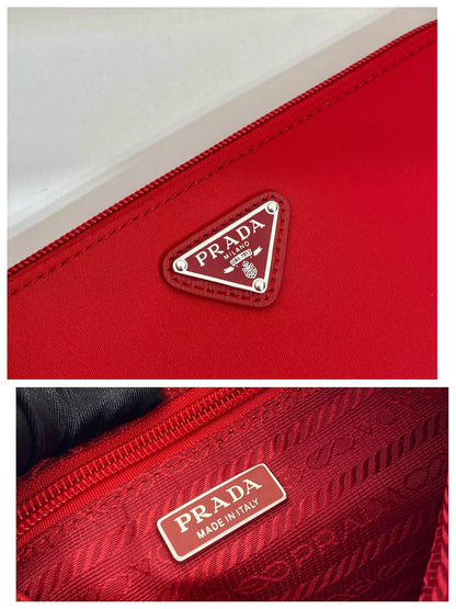 SAC À BANDOULIÈRE 24 AVEC LOGO TRIANGLE EN TISSU RE-NYLON ROUGE PASSION