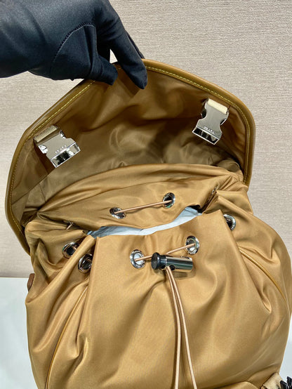 SAC À DOS 45 EN RE-NYLON MARRON CIDRE ET GARNITURES EN CUIR DE VEAU