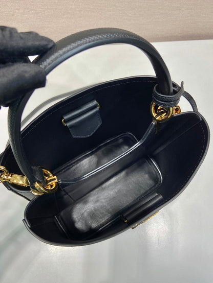 BOLSO CUBO 23 EN PIEL SAFFIANO NEGRA