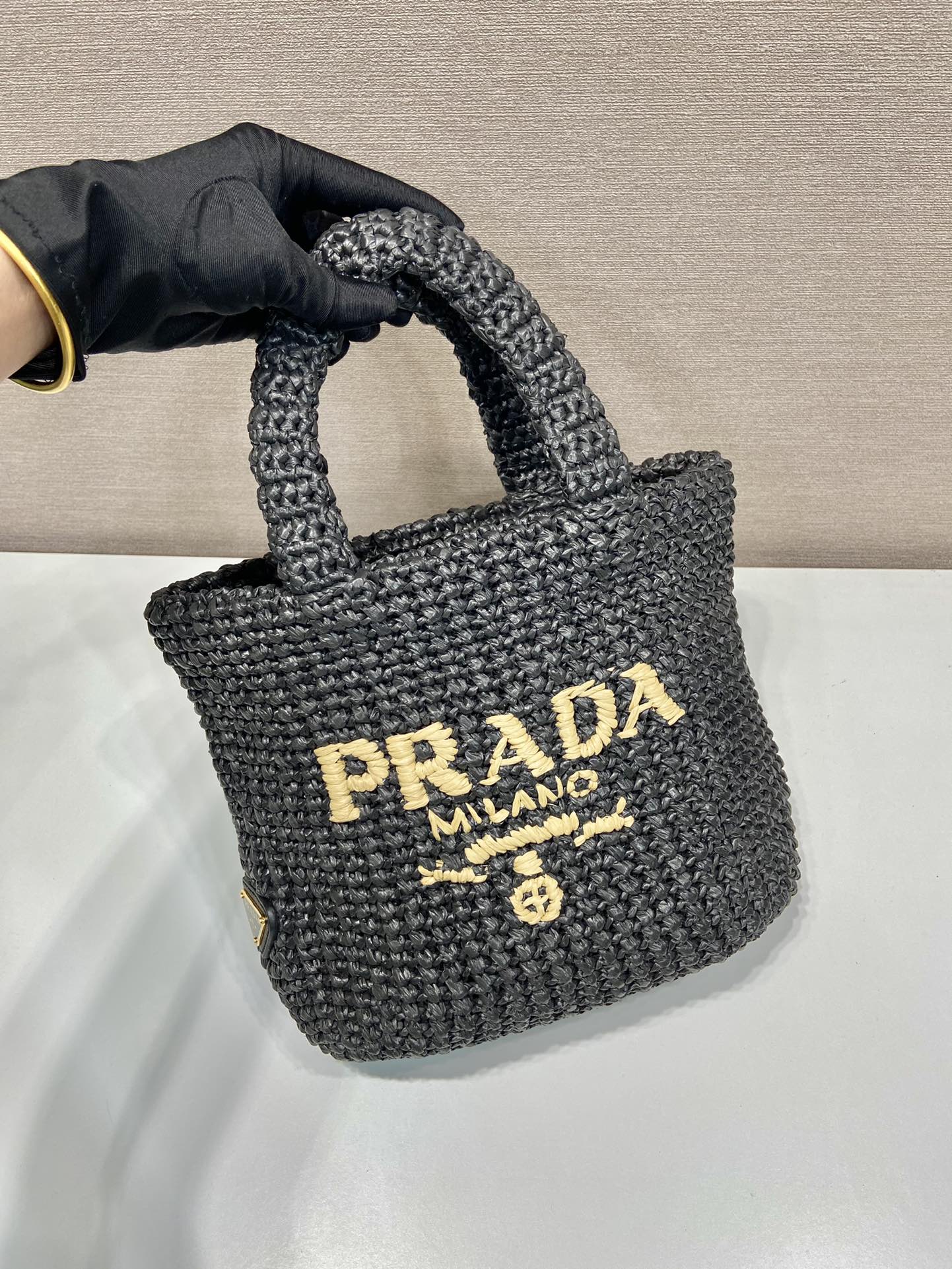 BOLSO PEQUEÑO DE GANCHILLO DE 24 PULGADAS EN RAFIA AMARILLA Y NEGRA