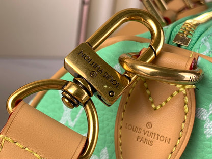 SPEEDY P9 BANDOULI¨¨RE 25 IN EMERALD GREEN MONOGRAM CALFSKIN