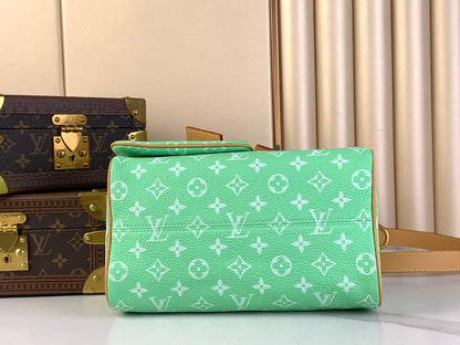 SPEEDY P9 BANDOULI¨¨RE 25 IN EMERALD GREEN MONOGRAM CALFSKIN