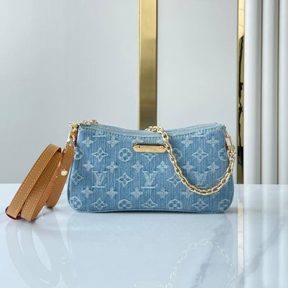 LIV POCHETTE 24 EN MONOGRAMA AZUL CON HERRAJES DORADOS