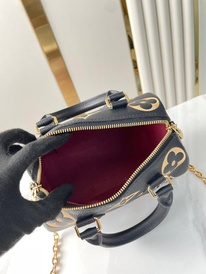 SPEEDY BANDOULI¨¨RE 20 EN CUERO NEGRO CREMA CON MONOGRAMA IMPRESO Y HERRAJES DORADOS