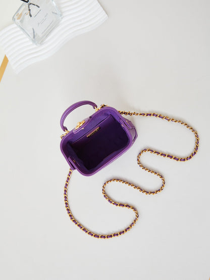 CC 24A Mini bolso de mano con asa superior, 13 cm, piel encerada morada, herrajes dorados 238457