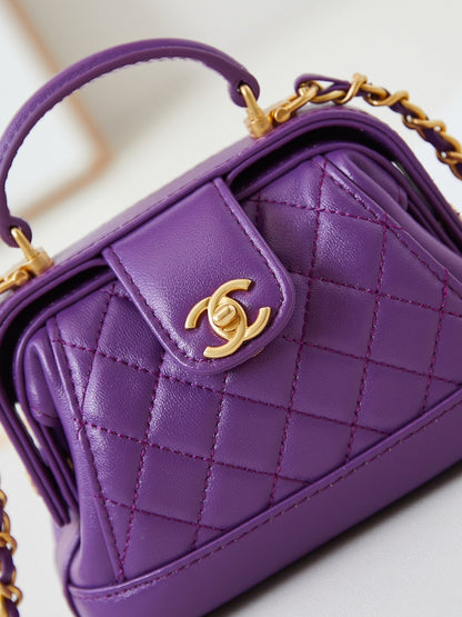 CC 24A Mini bolso de mano con asa superior, 13 cm, piel encerada morada, herrajes dorados 238457