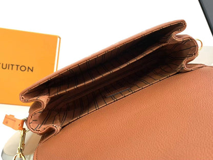 POCHETTE M¨¦TIS 25 DE PIEL EMPREINTE MONOGRAMA COGNAC HERrajería ORO