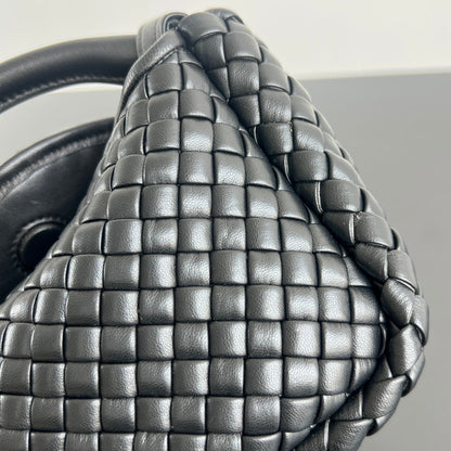 Petit sac à main BV Cobble Top Handle 23 cm en cuir d'agneau noir