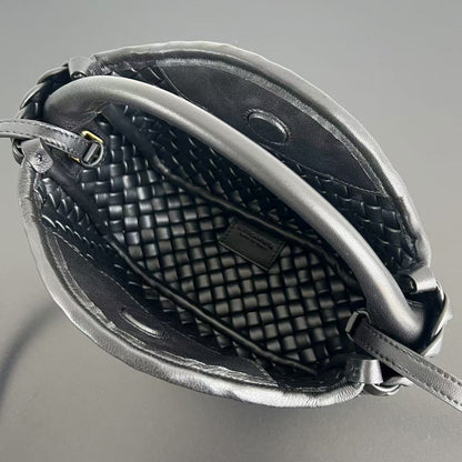 Petit sac à main BV Cobble Top Handle 23 cm en cuir d'agneau noir
