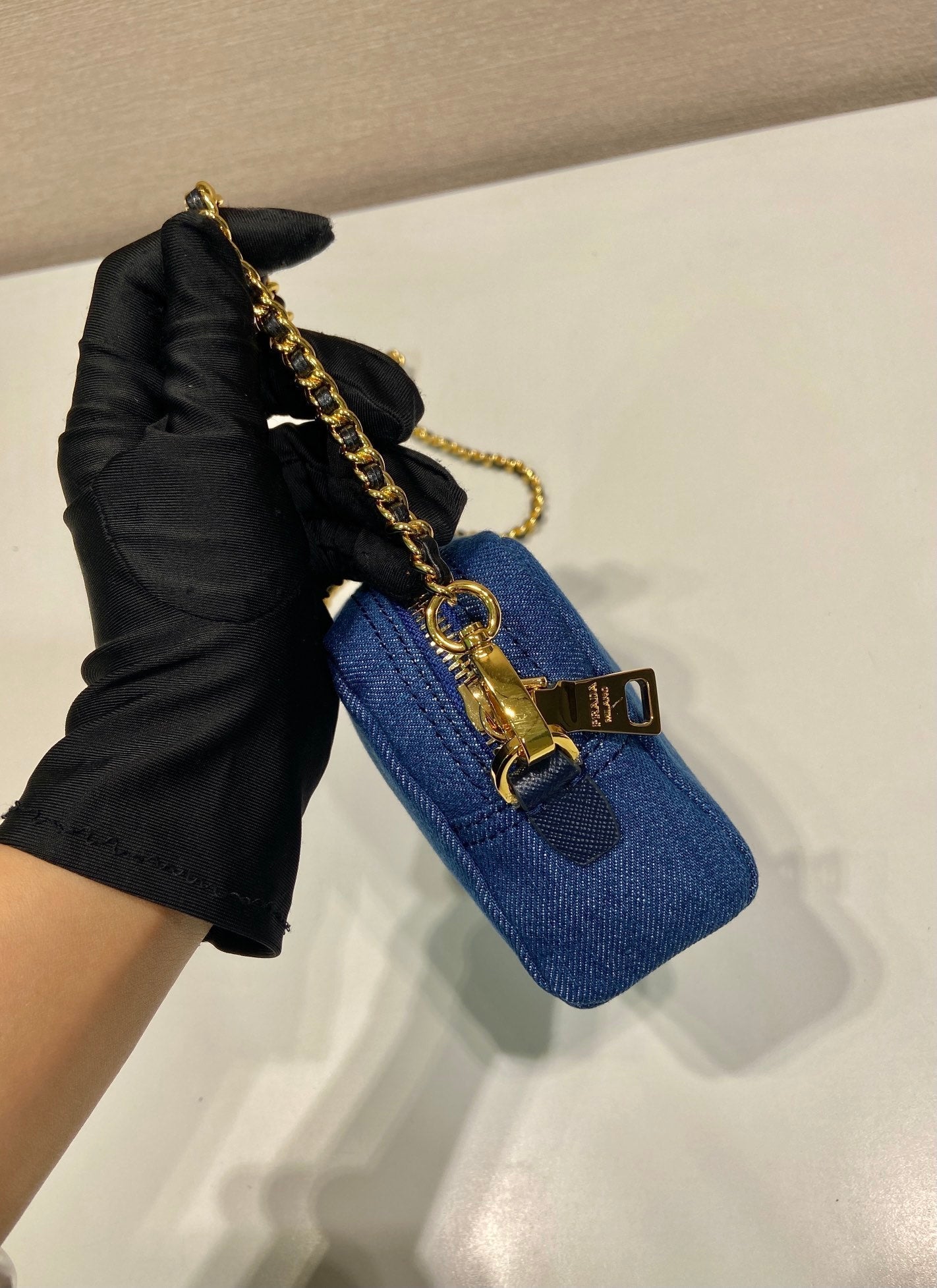 MINI SAC 14 EN DENIM BLEU AZUR QUINCAILLERIE DORÉ