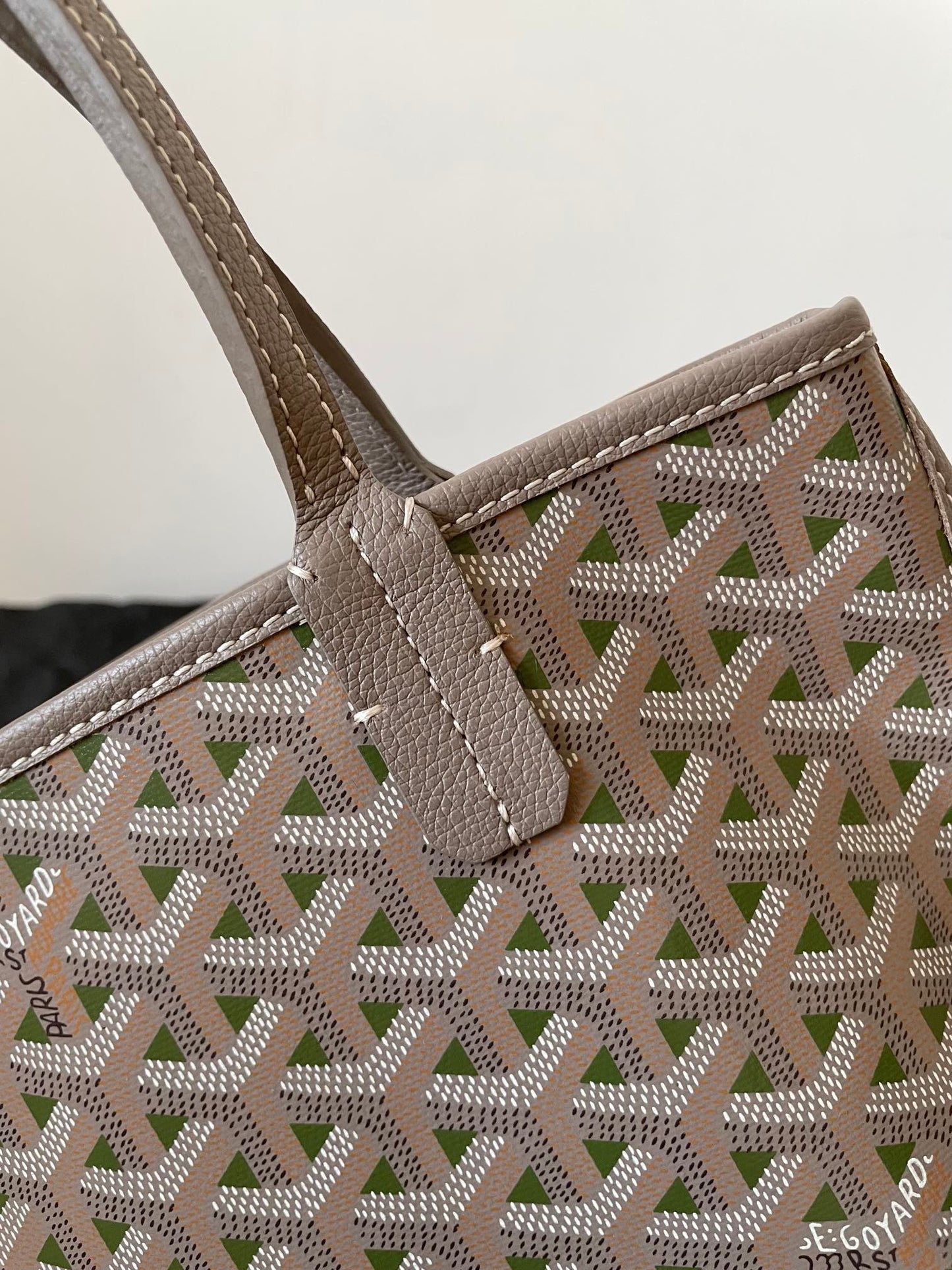 BOLSO ANJOU MINI 20 EN LONA GOYARDINE MIXTA GRIS VERDE Y PIEL DE BECERRO
