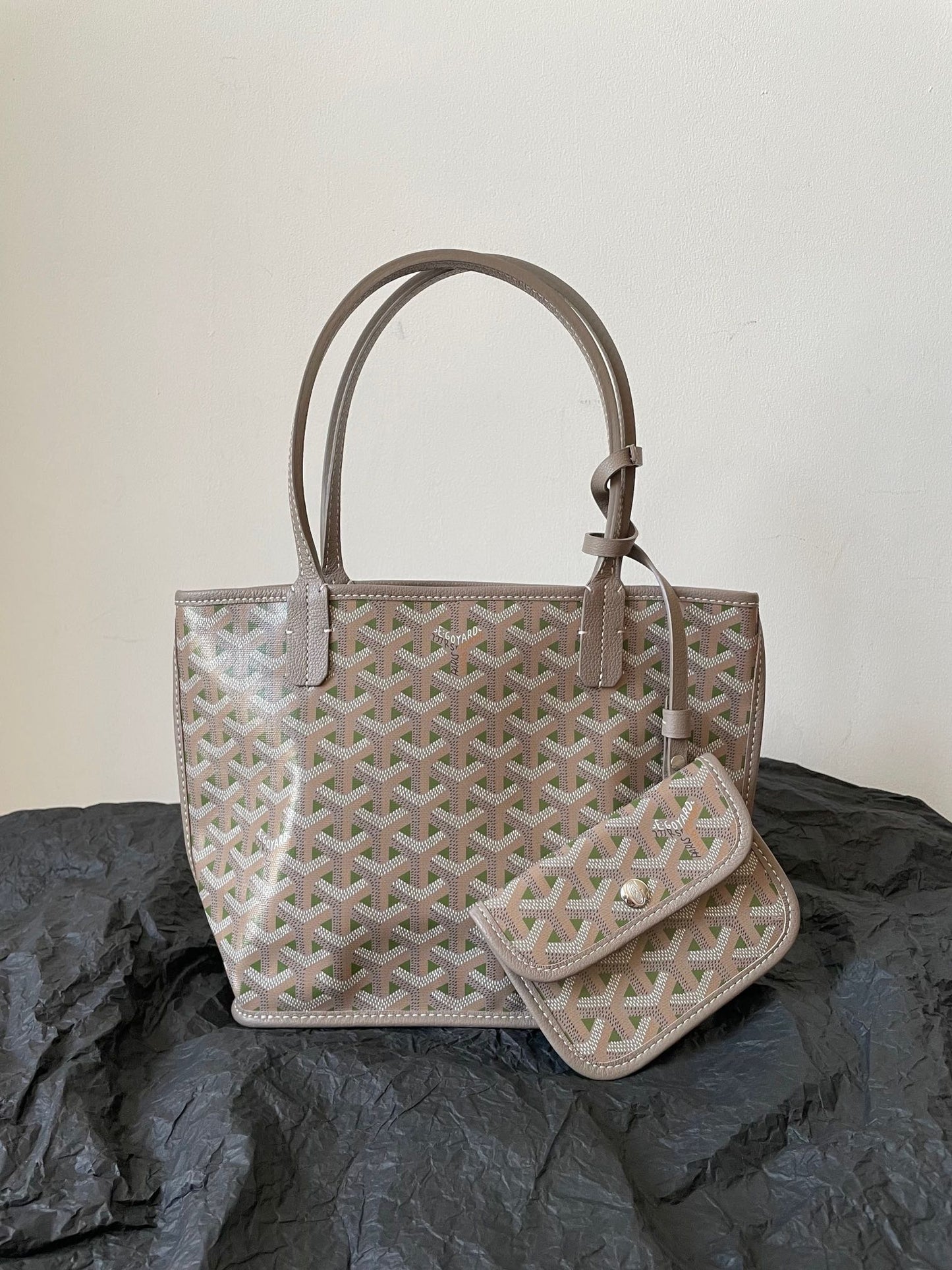 BOLSO ANJOU MINI 20 EN LONA GOYARDINE MIXTA GRIS VERDE Y PIEL DE BECERRO