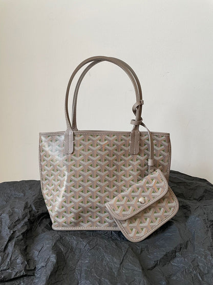 BOLSO ANJOU MINI 20 EN LONA GOYARDINE MIXTA GRIS VERDE Y PIEL DE BECERRO