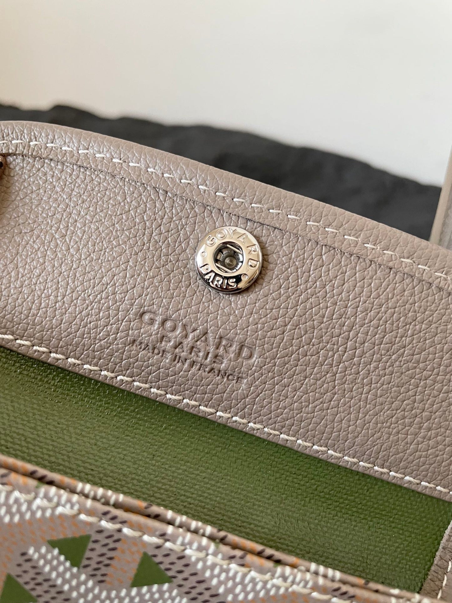BOLSO ANJOU MINI 20 EN LONA GOYARDINE MIXTA GRIS VERDE Y PIEL DE BECERRO