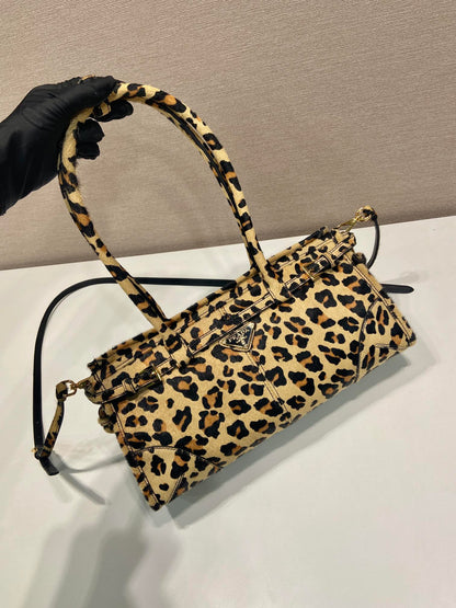 BOLSO DE ASA SUPERIOR 32 EN PIEL ESTAMPADO LEOPARDO