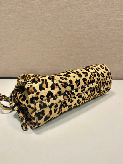 BOLSO DE ASA SUPERIOR 32 EN PIEL ESTAMPADO LEOPARDO