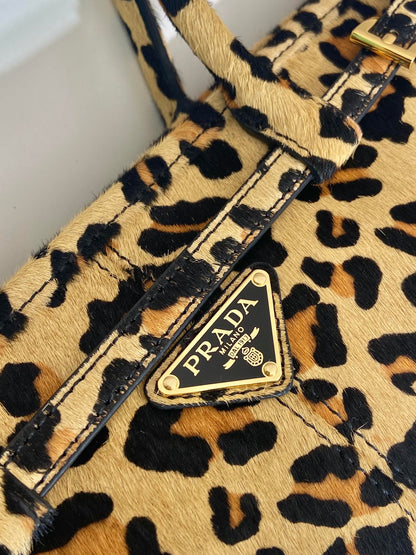 BOLSO DE ASA SUPERIOR 32 EN PIEL ESTAMPADO LEOPARDO