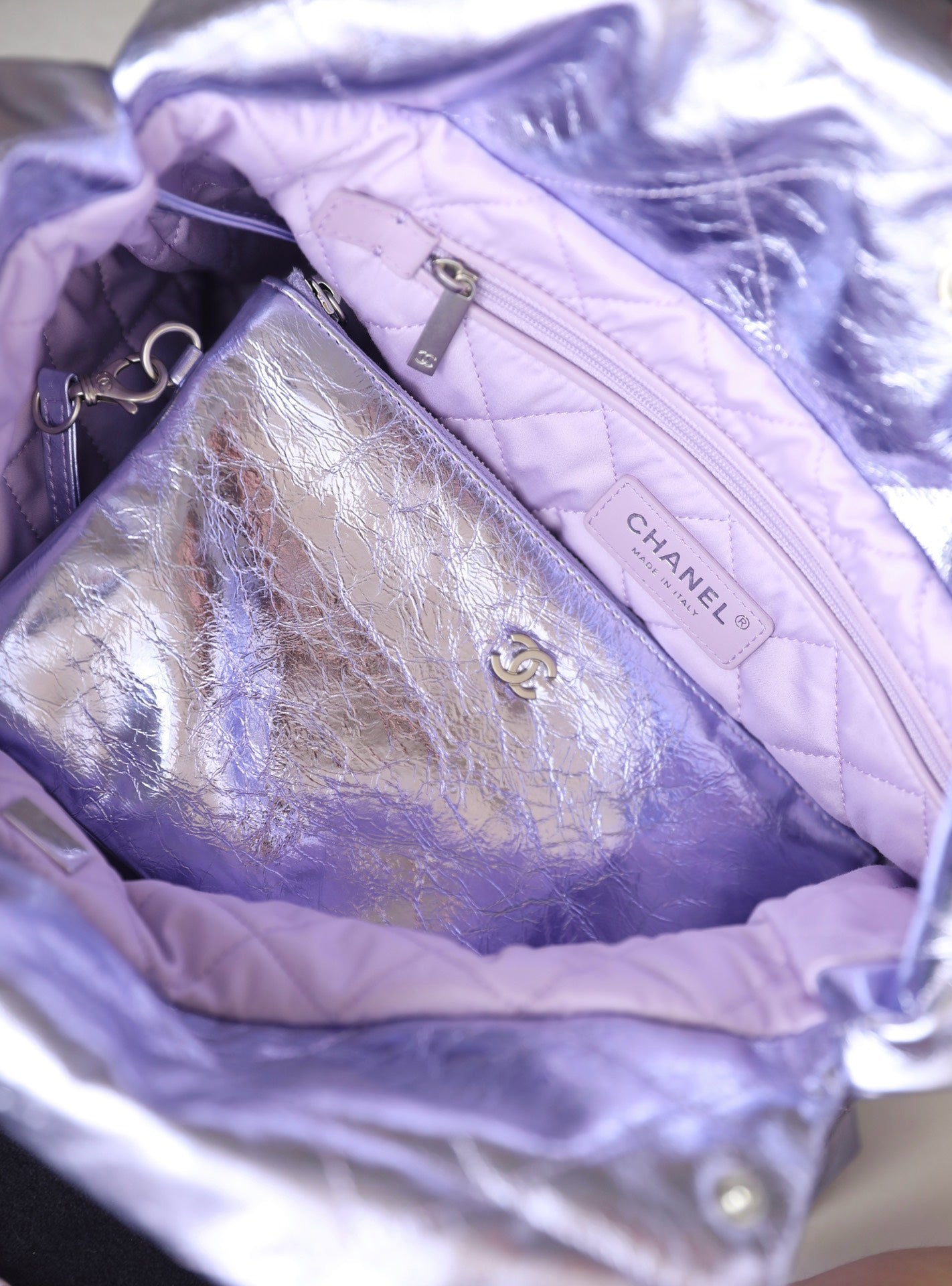 Bolso Hobo 22 25C 35cm Piel de cordero metalizada violeta