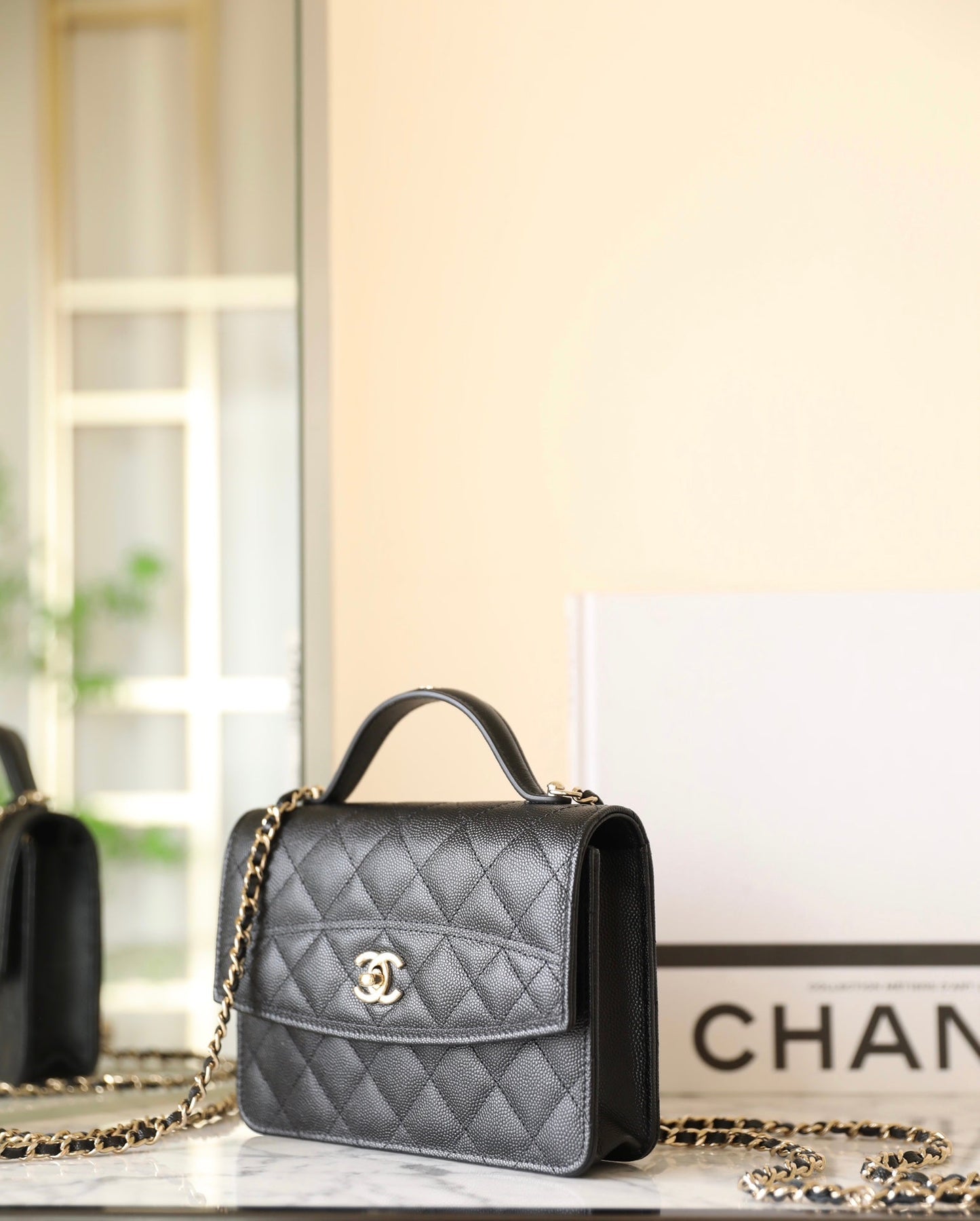 Sac à main CC 25C 18 cm en cuir de veau grainé noir