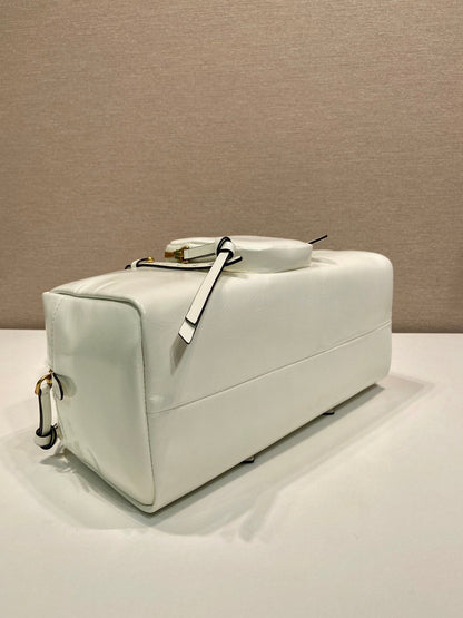 BOLSA RECTANGULAR GRANDE DE 30 EN CERA DE ACEITE BLANCA, PIEL DE CORDERO, HERRAMIENTAS DORADAS