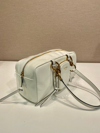 BOLSA RECTANGULAR GRANDE DE 30 EN CERA DE ACEITE BLANCA, PIEL DE CORDERO, HERRAMIENTAS DORADAS