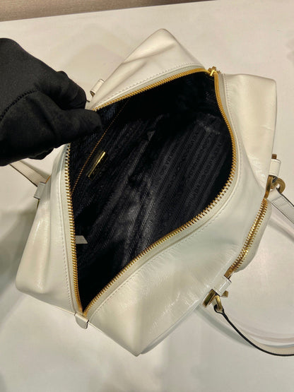 BOLSA RECTANGULAR GRANDE DE 30 EN CERA DE ACEITE BLANCA, PIEL DE CORDERO, HERRAMIENTAS DORADAS