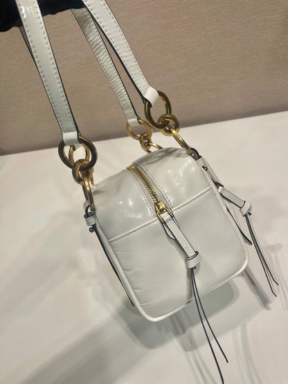 BOLSA RECTANGULAR PEQUEÑA DE 14 PULGADAS EN PIEL DE CORDERO CON CERA DE ACEITE BLANCA Y HERRAMIENTAS DORADAS