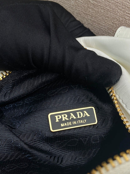 BOLSA RECTANGULAR PEQUEÑA DE 14 PULGADAS EN PIEL DE CORDERO CON CERA DE ACEITE BLANCA Y HERRAMIENTAS DORADAS