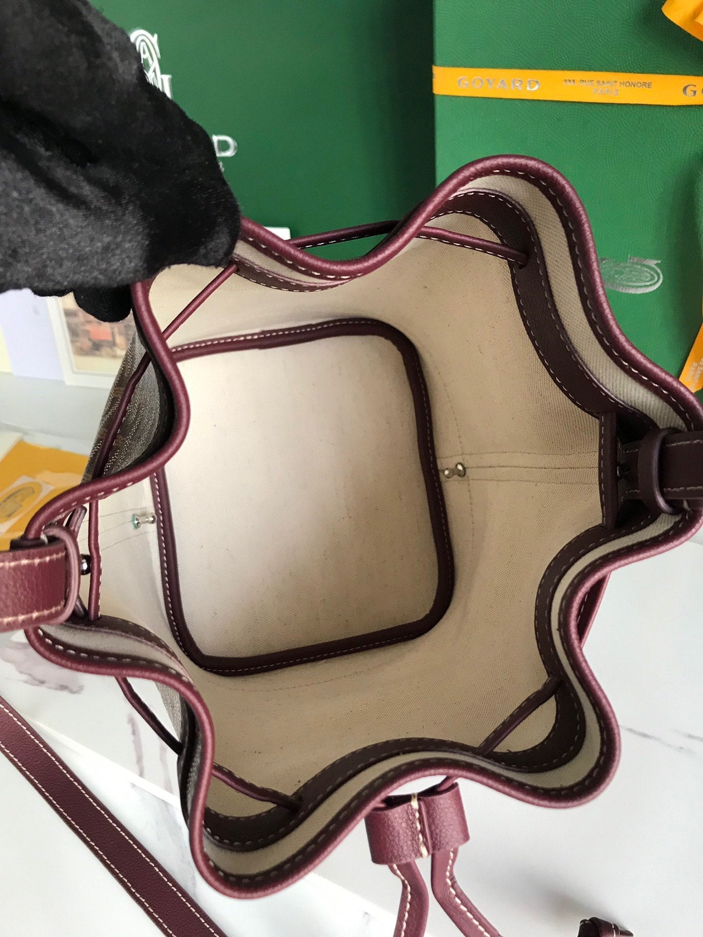 BOLSO CUBO PETIT FLOT 22 EN LONA GOYARDINE ROJO VINO Y RIBETE DE PIEL DE CORDERO