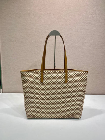 BOLSA DE MANO 33 EN TELA BORDADA CON ESTAMPADO DE TRIÁNGULOS CREMA MEZCLA MARRÓN