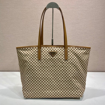 BOLSA DE MANO 33 EN TELA BORDADA CON ESTAMPADO DE TRIÁNGULOS CREMA MEZCLA MARRÓN