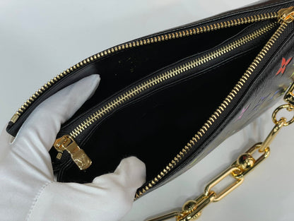 LV x TM Coussin BB 21 cm Piel de cordero negra con monograma en relieve