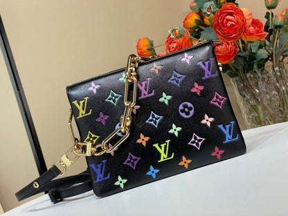 LV x TM Coussin BB 21 cm Piel de cordero negra con monograma en relieve