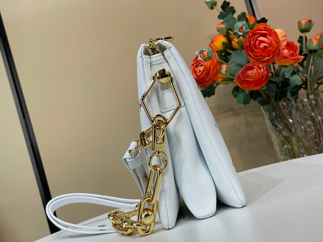 LV x TM Coussin BB 21 cm Piel de cordero con monograma en relieve multicolor blanco