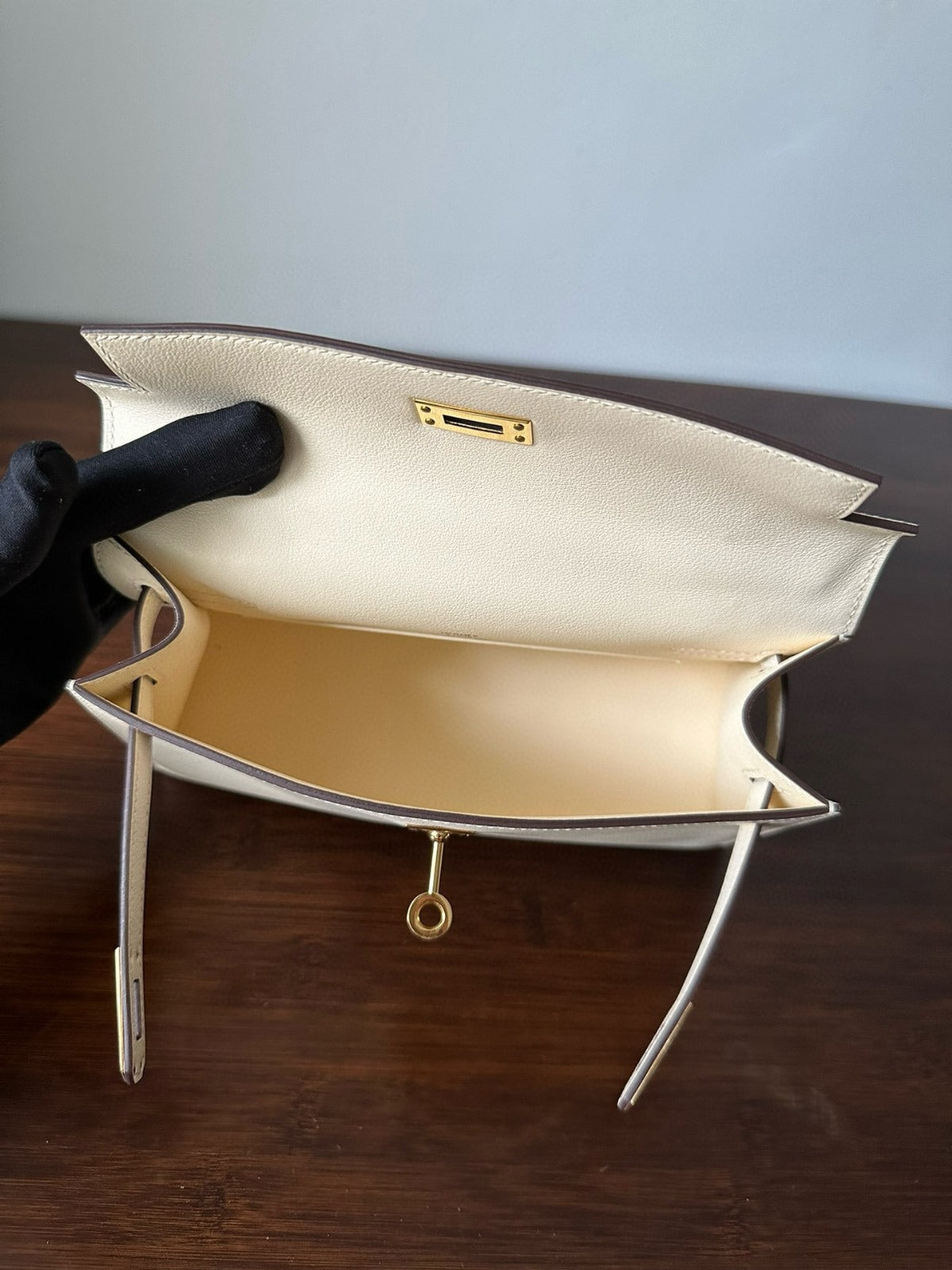 BOLSO DE POCHETTE HM KELLY 22 CM BLANCO BEIGE SWIFT GOLD HARDWARE MEJOR