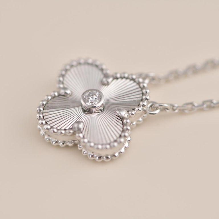 DIANA CLOVER  15MM DIAMOND LASER NECKLACE SILVER