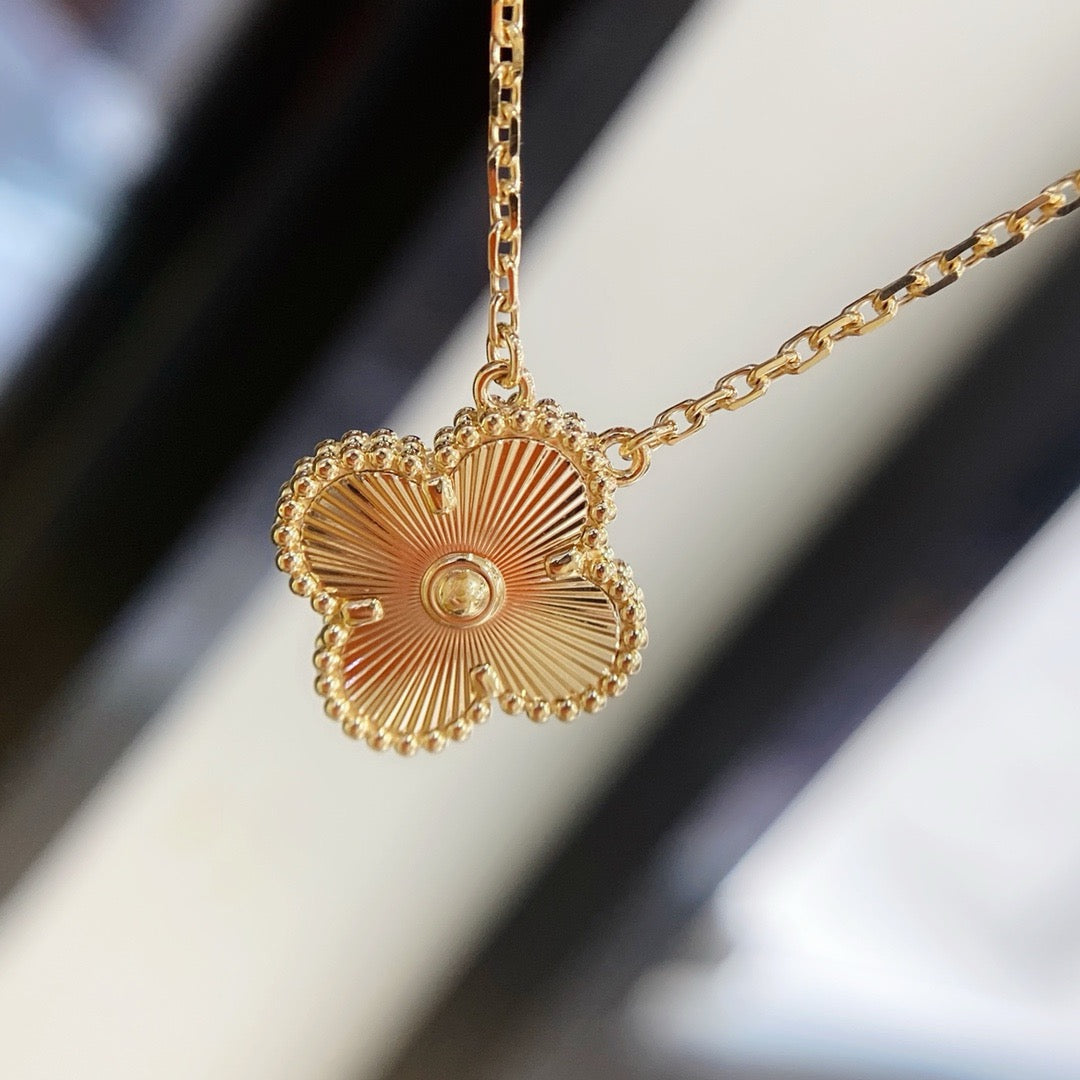 DIANA CLOVER 15MM LASER NECKLACE