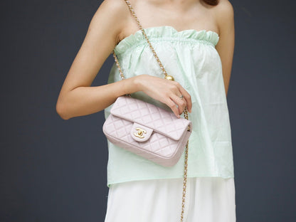 MINI SAC À RABAT RECTANGLE 20 CM CUIR D'AGNEAU ROSE CLAIR QUINCAILLERIE DORÉ