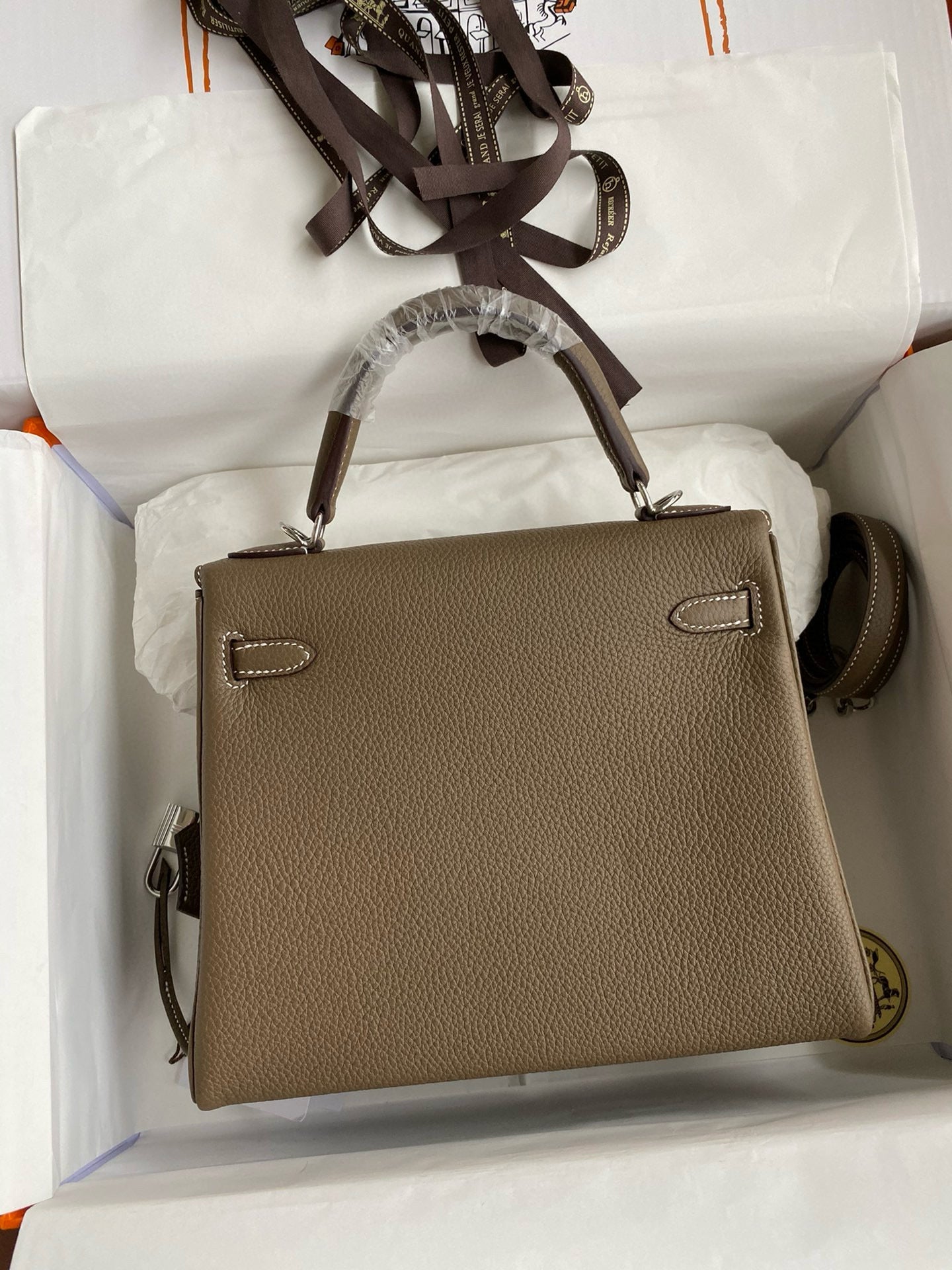 HM KELLY 28 CM TOGO MARRÓN CON HERRAJES DE PLATA