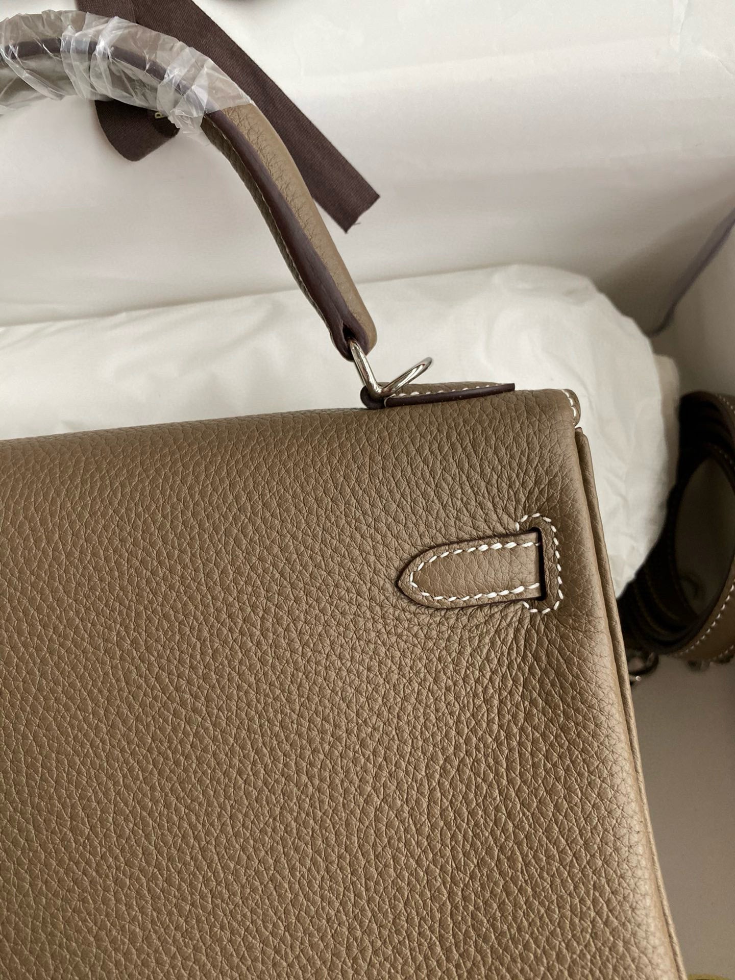 HM KELLY 28 CM TOGO MARRÓN CON HERRAJES DE PLATA