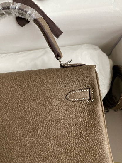 HM KELLY 28 CM TOGO MARRÓN CON HERRAJES DE PLATA