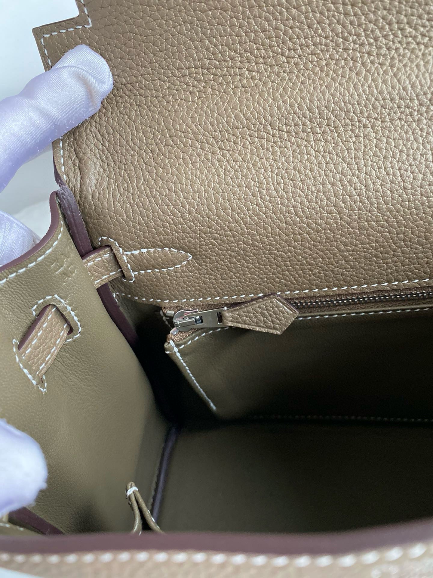 HM KELLY 28 CM TOGO MARRÓN CON HERRAJES DE PLATA