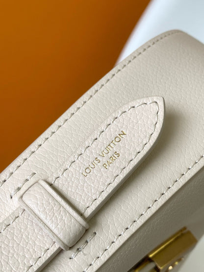 Bolso de hombro discreto de 26 cm en piel de becerro color crema 