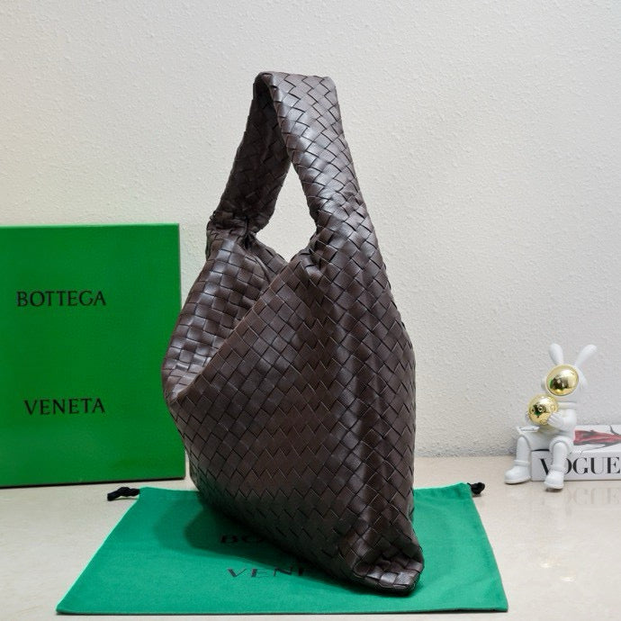 Bolso hobo BV grande Intrecciato de 54 cm de piel de becerro color chocolate 