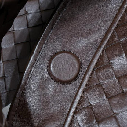 Bolso hobo BV grande Intrecciato de 54 cm de piel de becerro color chocolate 