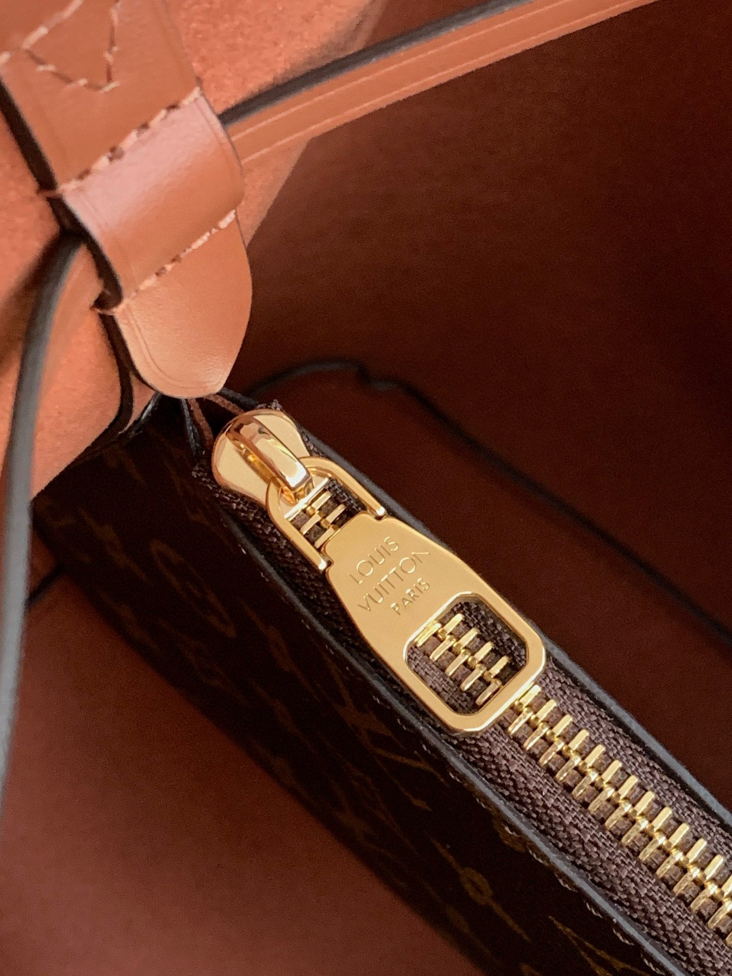 Lienzo con monograma marrón NeoNoe MM de 26 cm