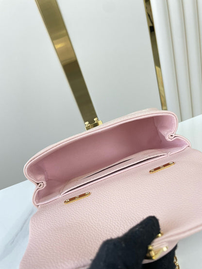 NANO MADELEINE 21 EN CUIR DE VEAU ROSE GAUFRÉ, QUINCAILLERIE DORÉ