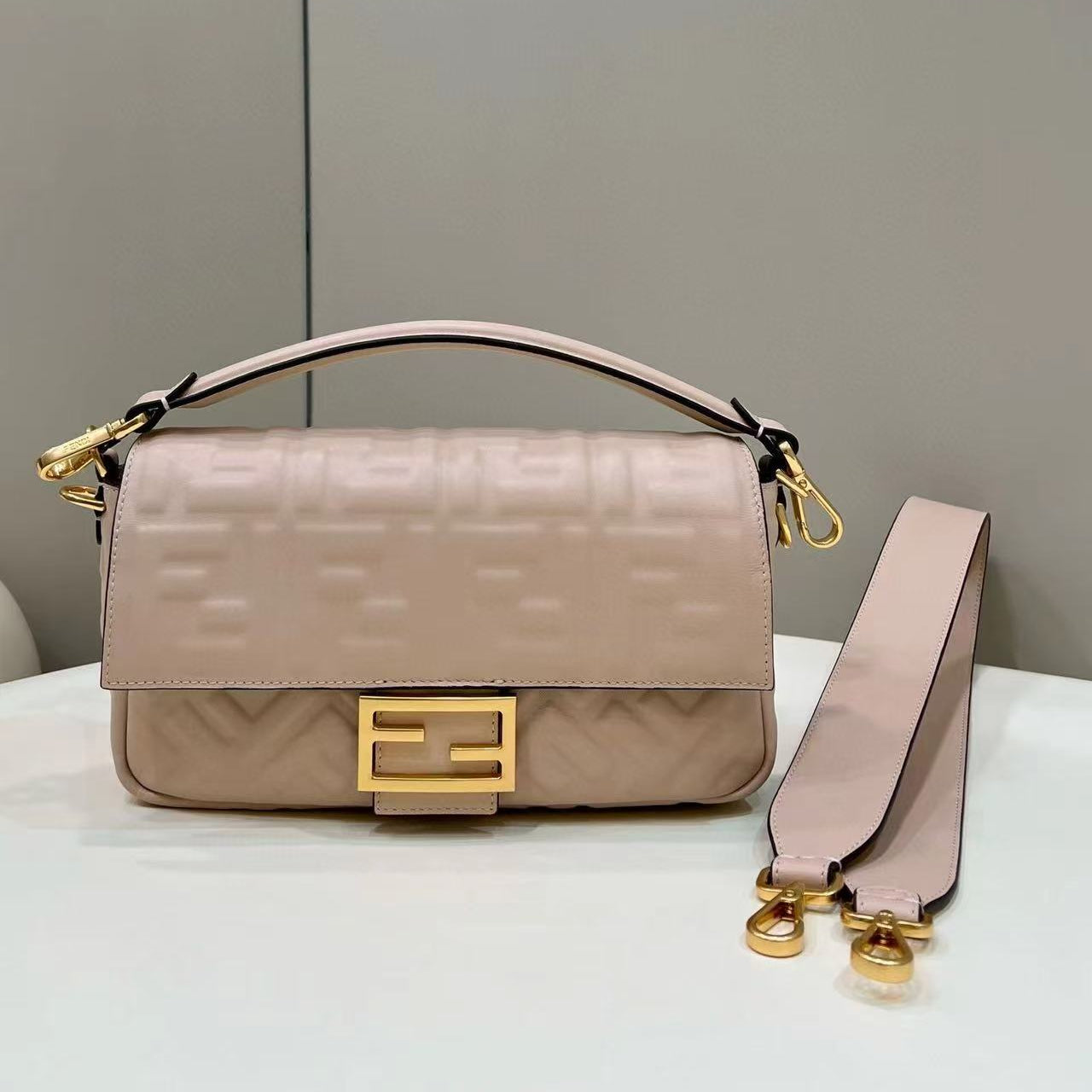 Baguette 27cm Piel de cordero beige Herrajes dorados