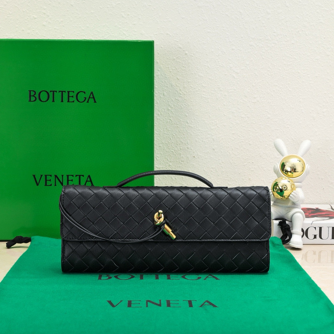 BV Bolso de mano largo Andiamo con asa 31 cm Piel de becerro negra Ghw